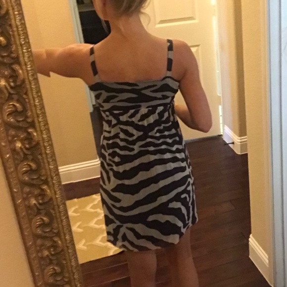 Sleeveless black and grey animal print dress - Picture 3 of 3